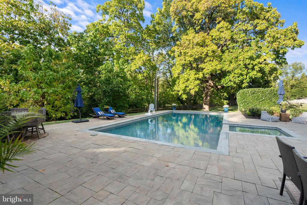 1141 LAFAYETTE ROAD