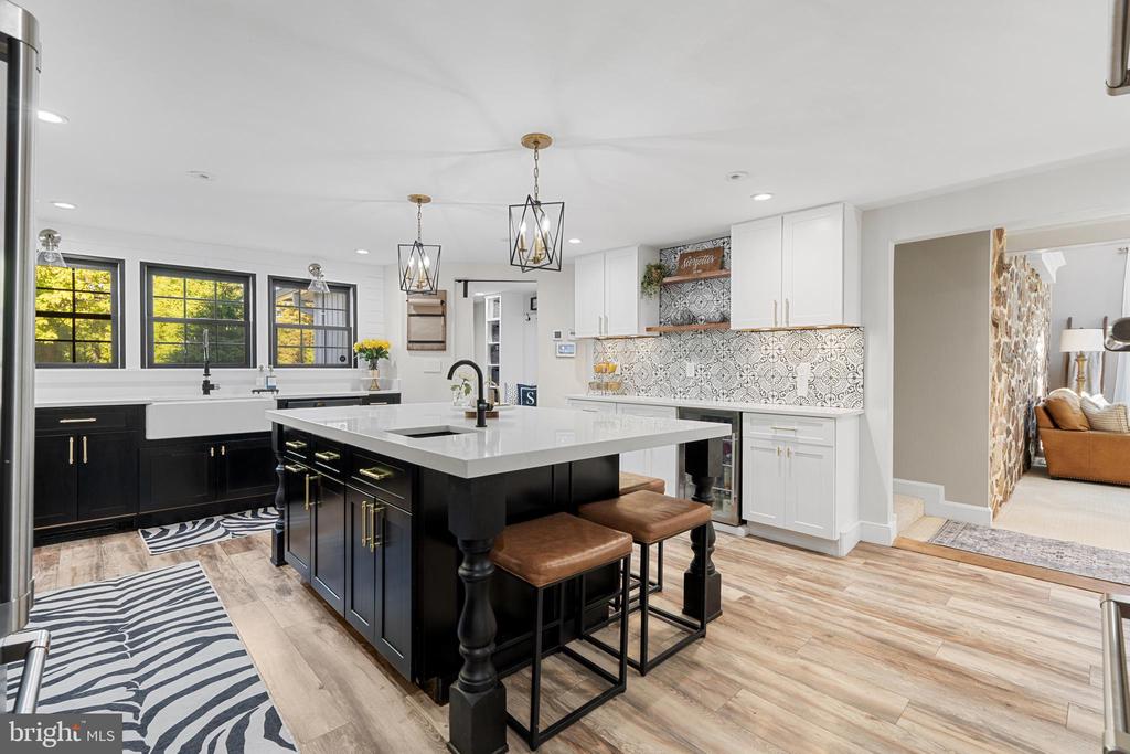 1141 LAFAYETTE ROAD