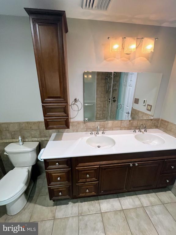 1 VIBURNUM COURT