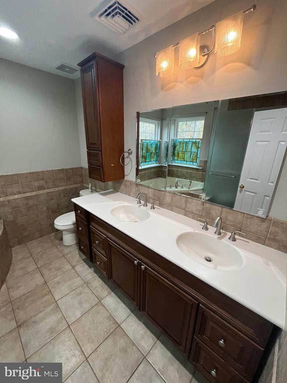 1 VIBURNUM COURT
