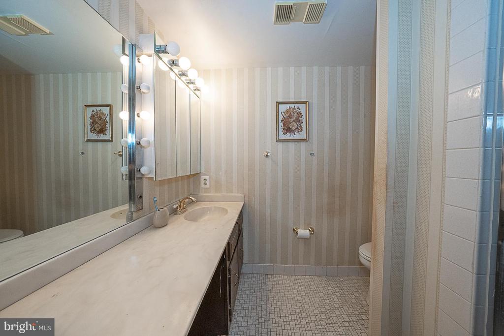 1219 W WYNNEWOOD ROAD Unit: 311