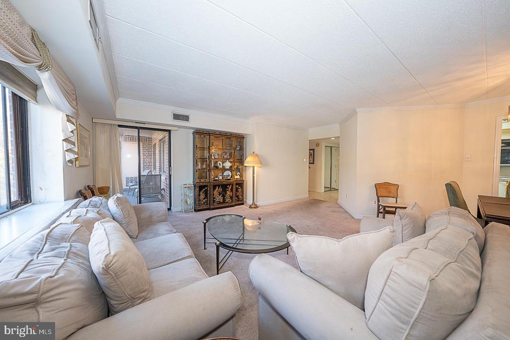 1219 W WYNNEWOOD ROAD Unit: 311