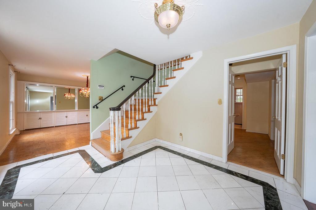 1215 CLUB HOUSE ROAD