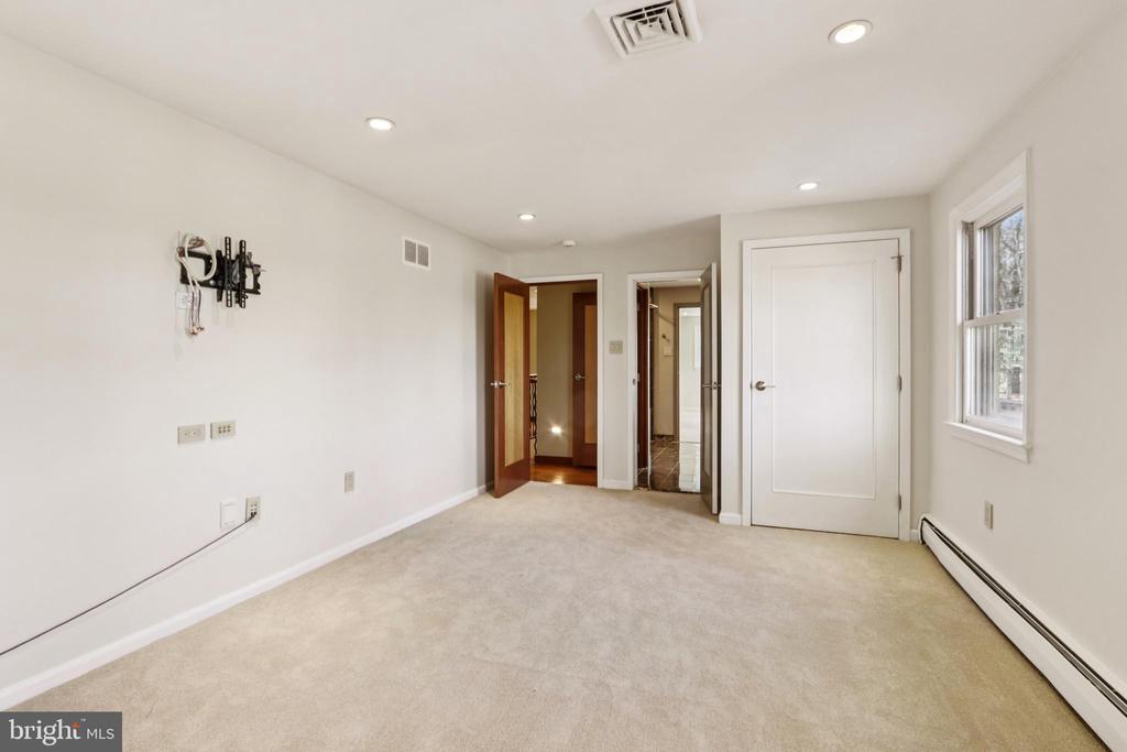 400 HIGHVIEW DRIVE