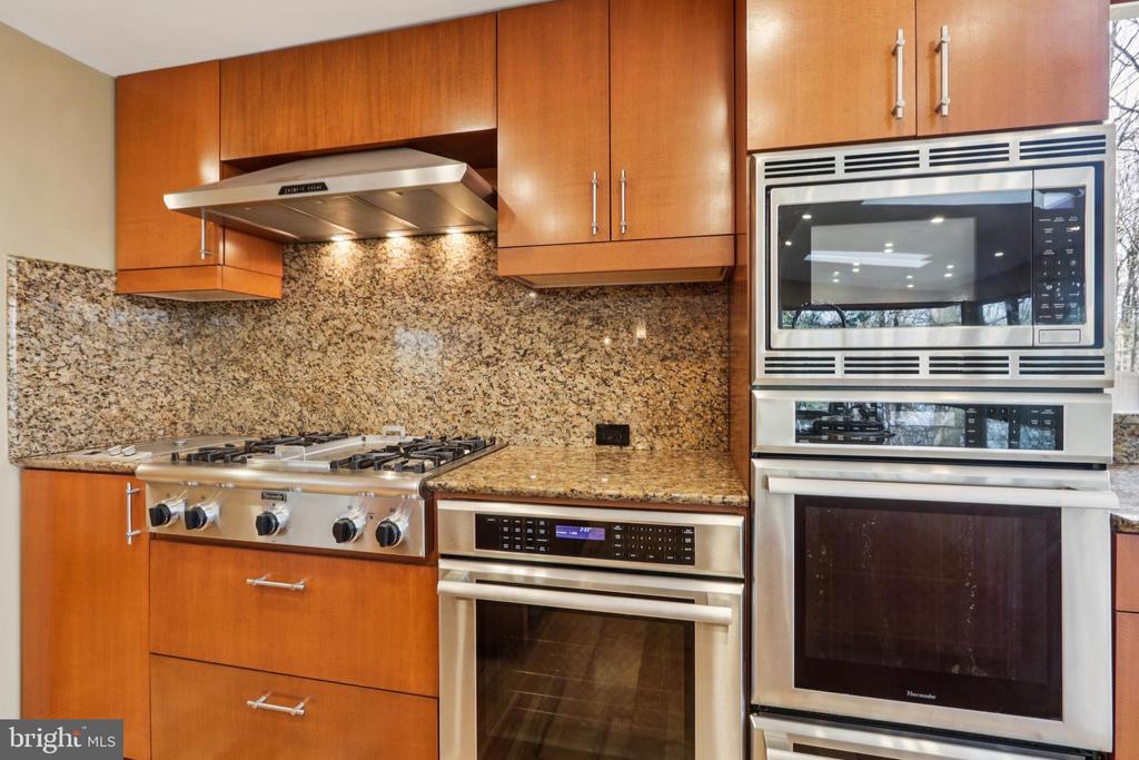 400 HIGHVIEW DRIVE