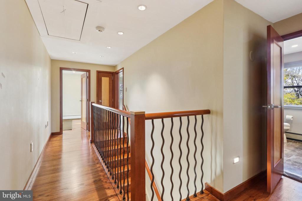 400 HIGHVIEW DRIVE