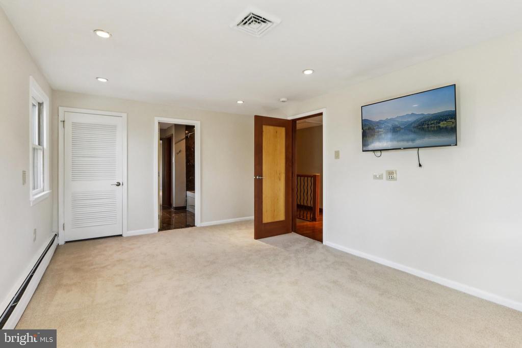 400 HIGHVIEW DRIVE
