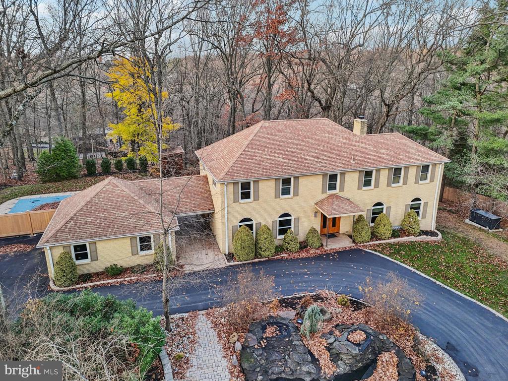 400 HIGHVIEW DRIVE