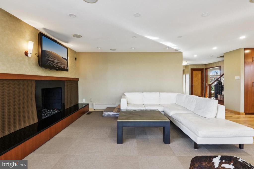 400 HIGHVIEW DRIVE