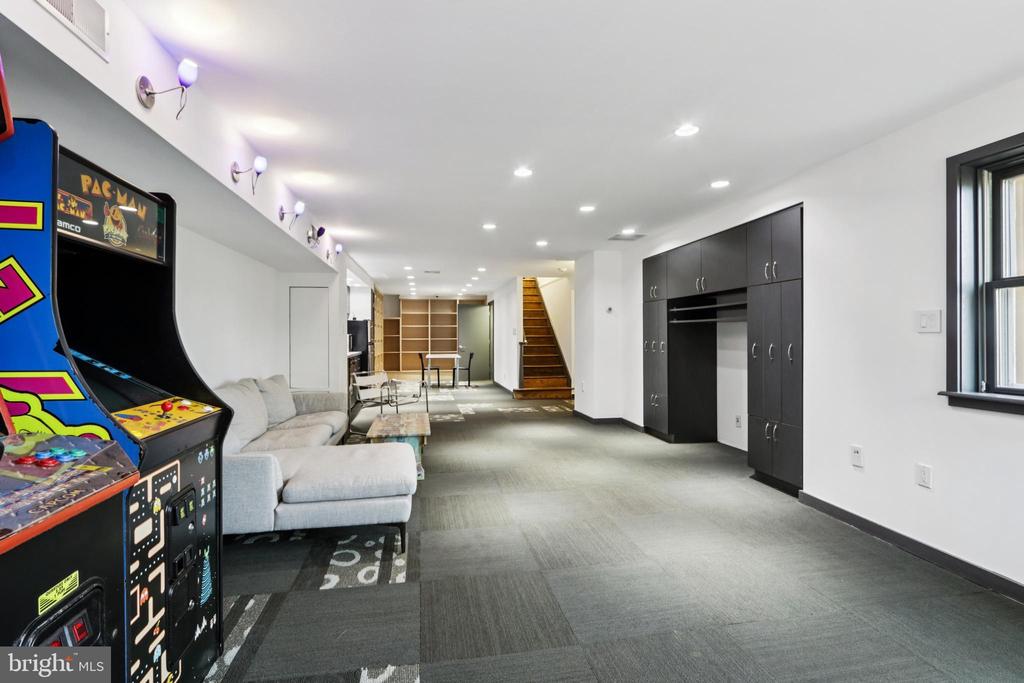 400 HIGHVIEW DRIVE