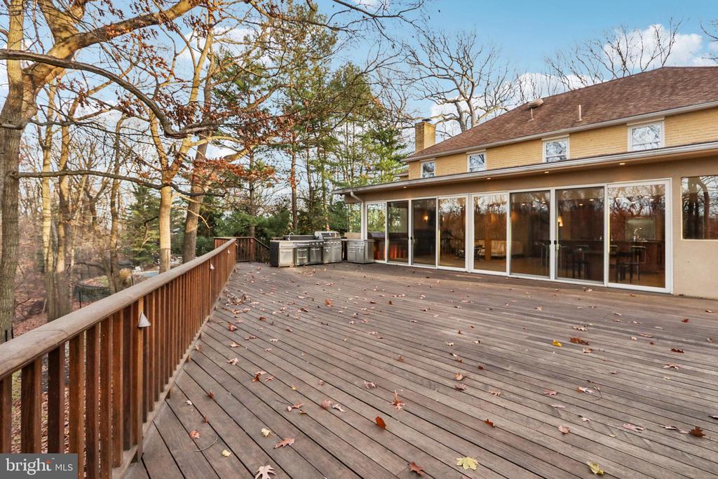 400 HIGHVIEW DRIVE