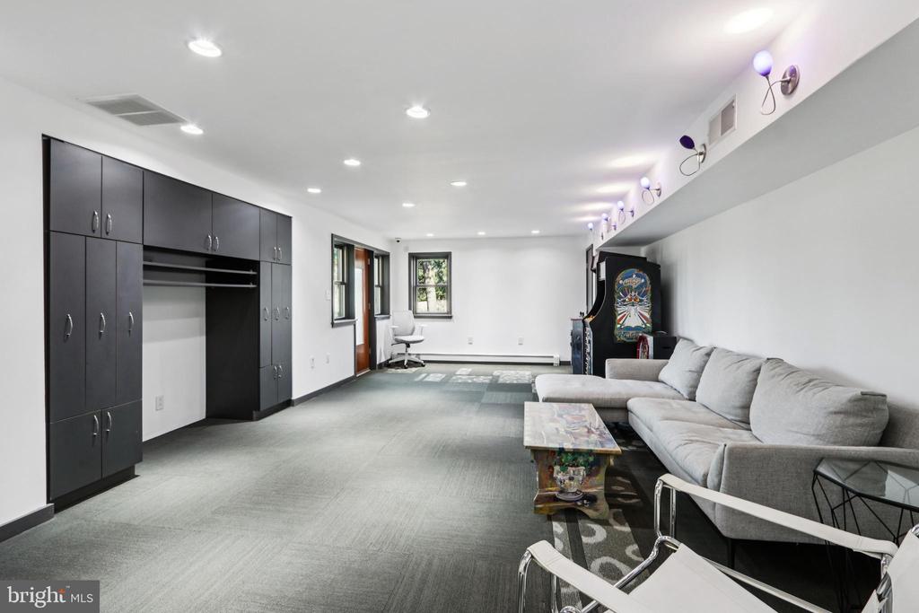 400 HIGHVIEW DRIVE