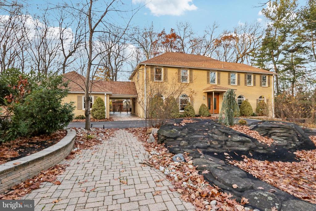 400 HIGHVIEW DRIVE