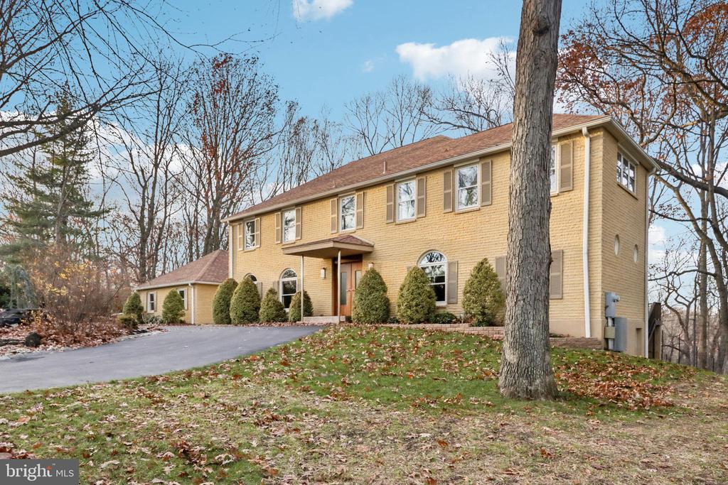 400 HIGHVIEW DRIVE