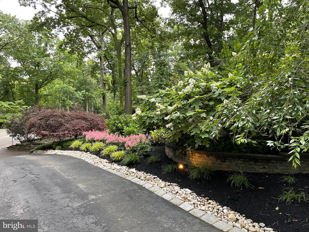 400 HIGHVIEW DRIVE