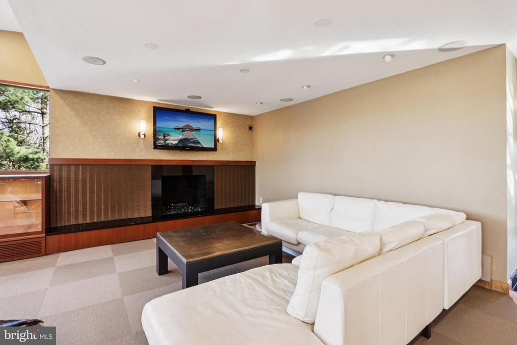 400 HIGHVIEW DRIVE