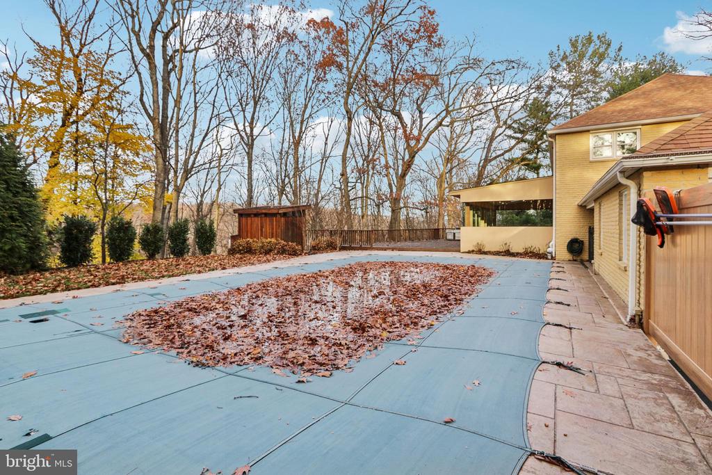 400 HIGHVIEW DRIVE