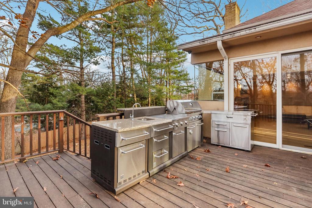 400 HIGHVIEW DRIVE