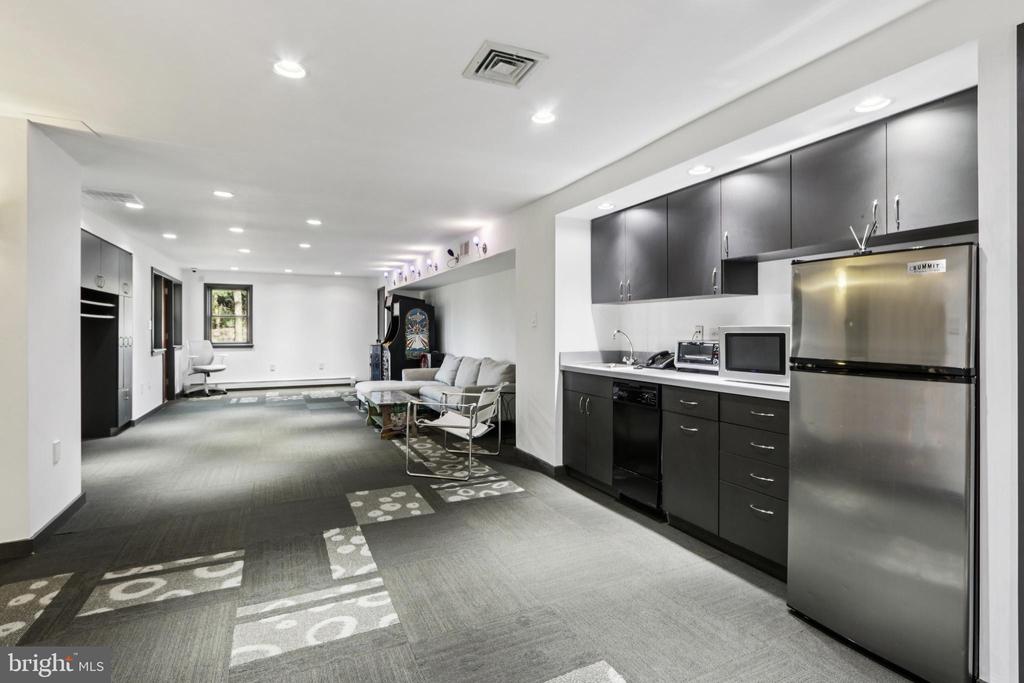 400 HIGHVIEW DRIVE