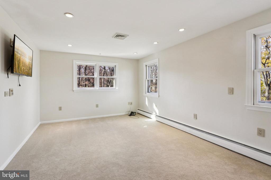 400 HIGHVIEW DRIVE