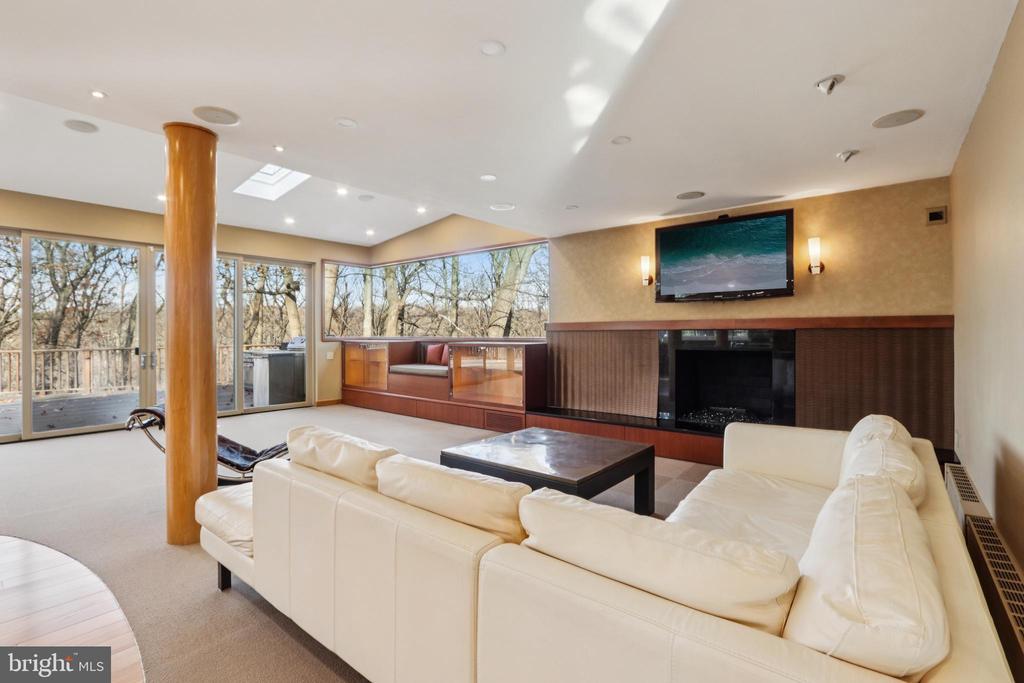 400 HIGHVIEW DRIVE
