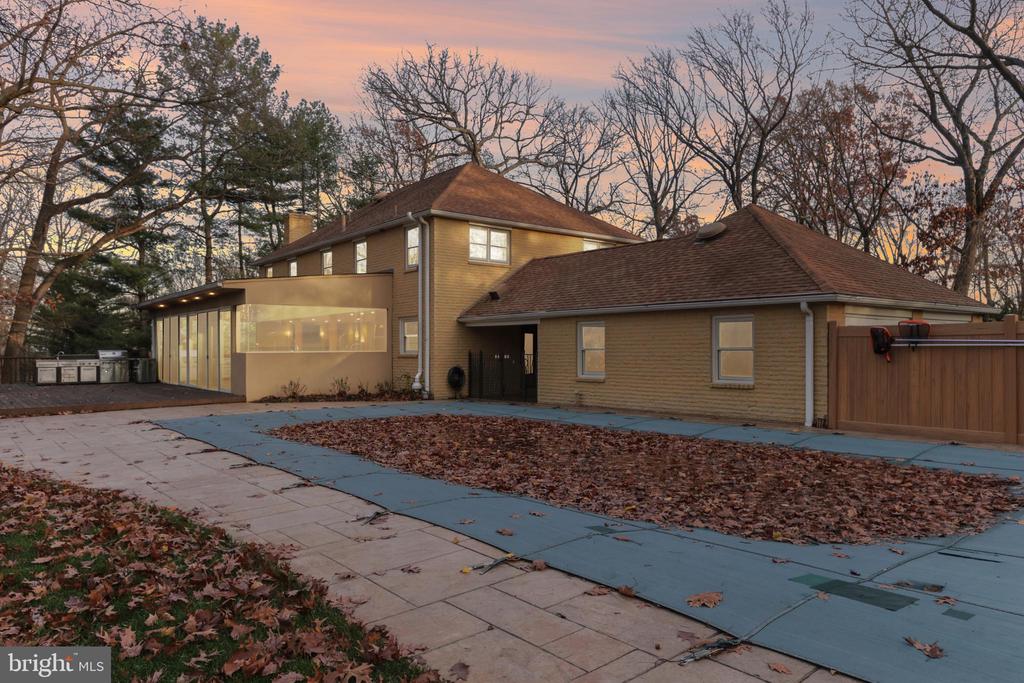 400 HIGHVIEW DRIVE