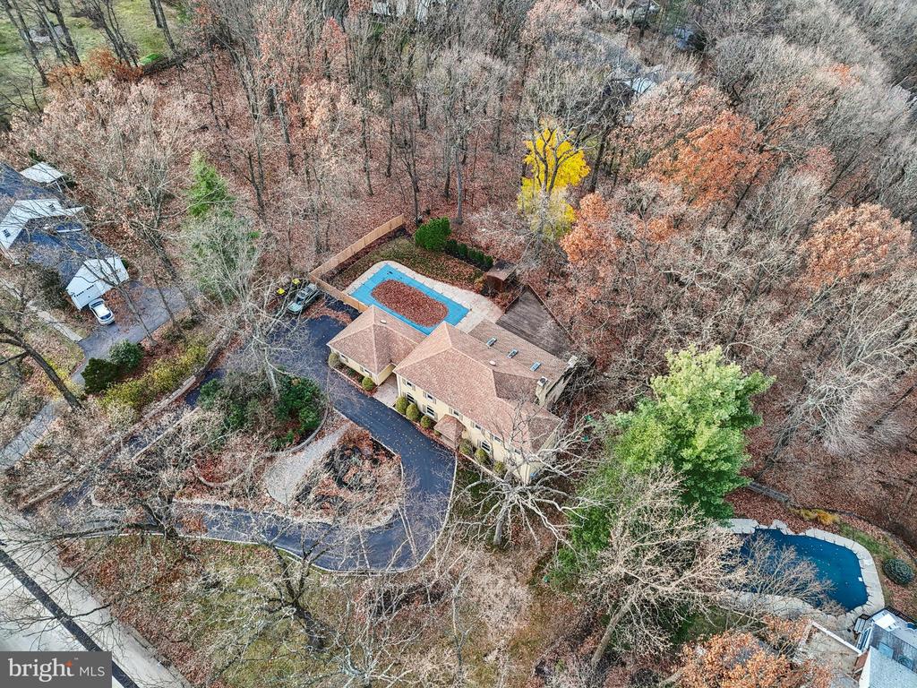 400 HIGHVIEW DRIVE