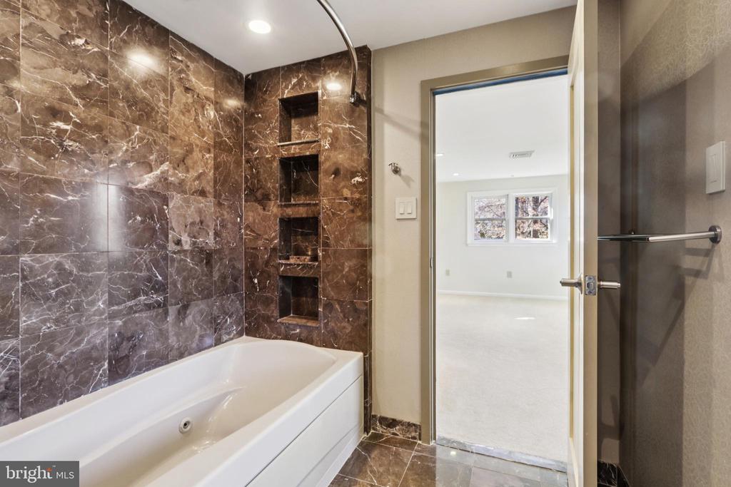 400 HIGHVIEW DRIVE