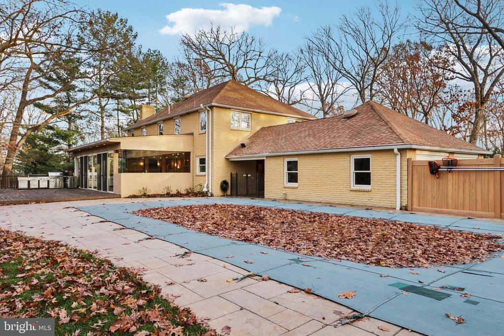 400 HIGHVIEW DRIVE