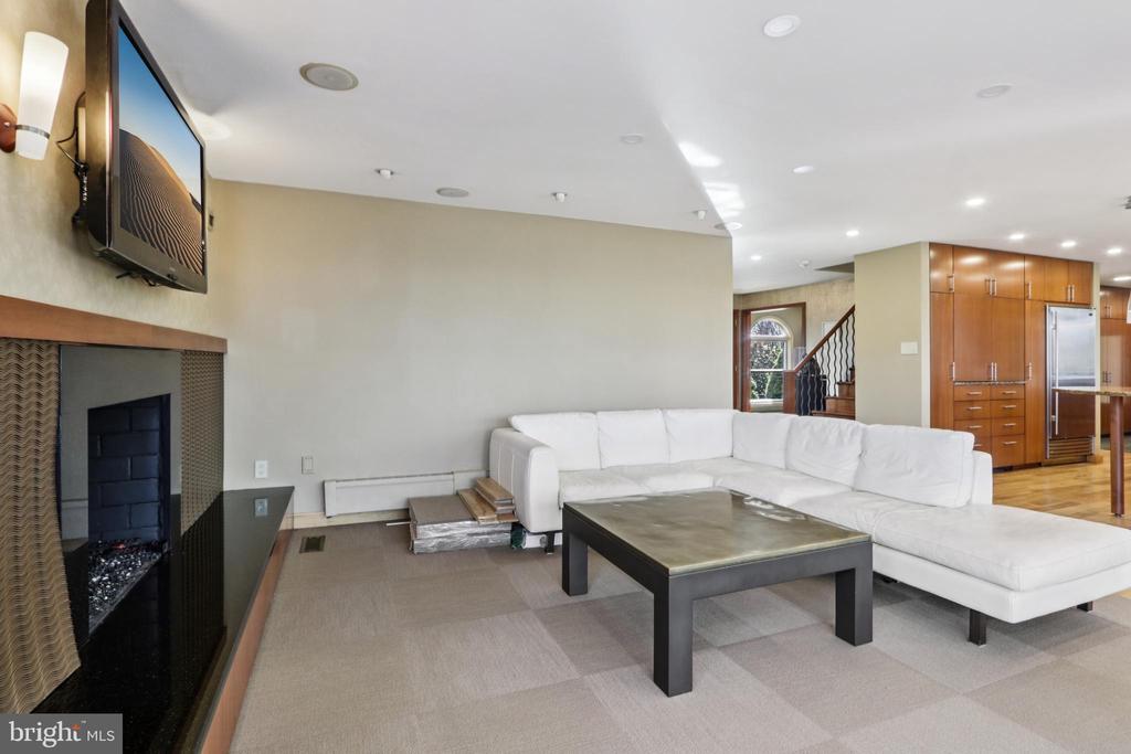400 HIGHVIEW DRIVE