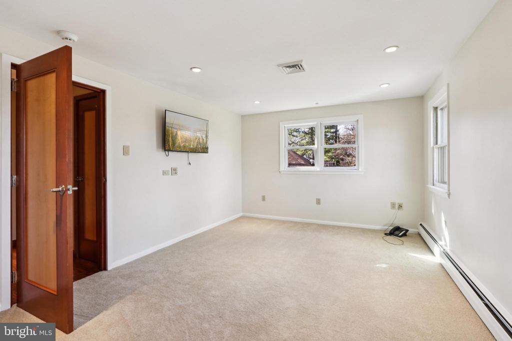 400 HIGHVIEW DRIVE