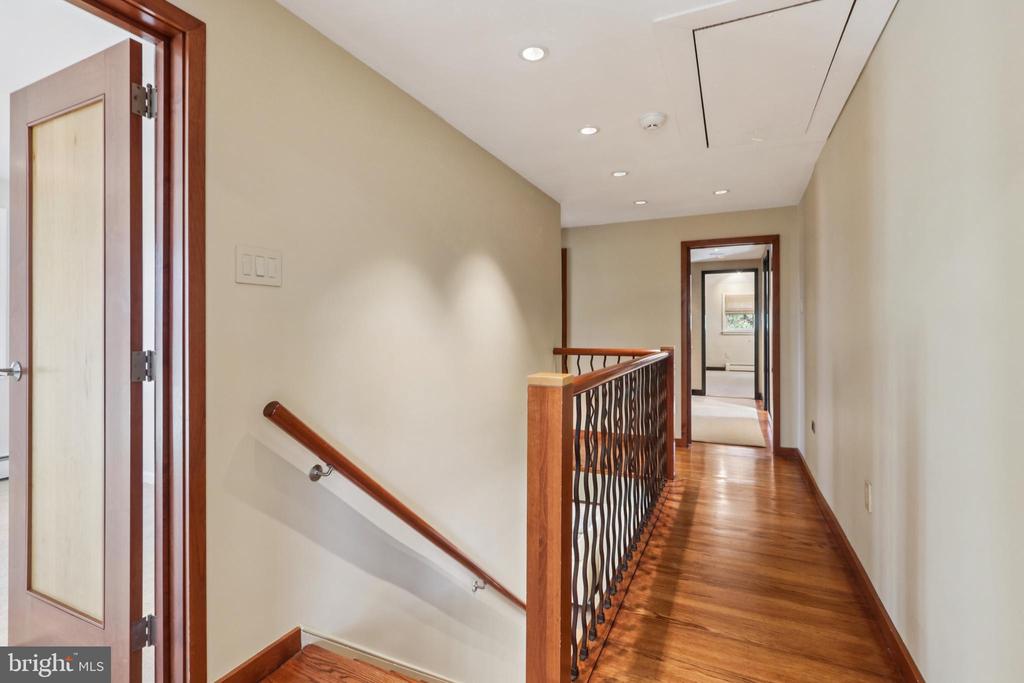 400 HIGHVIEW DRIVE