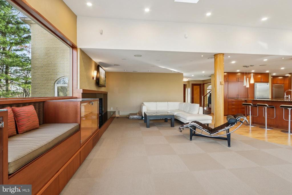 400 HIGHVIEW DRIVE