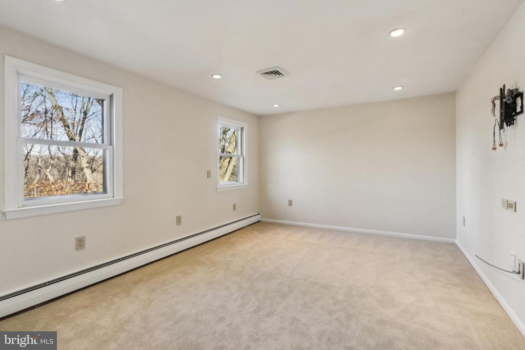 400 HIGHVIEW DRIVE