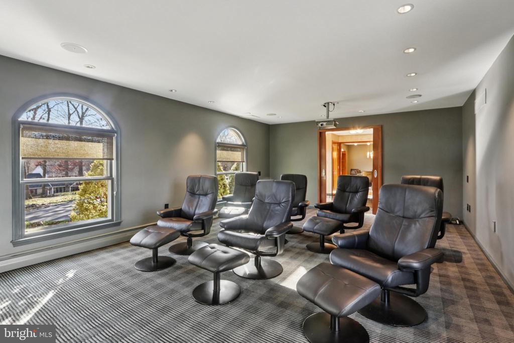 400 HIGHVIEW DRIVE