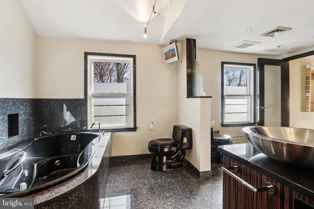 400 HIGHVIEW DRIVE