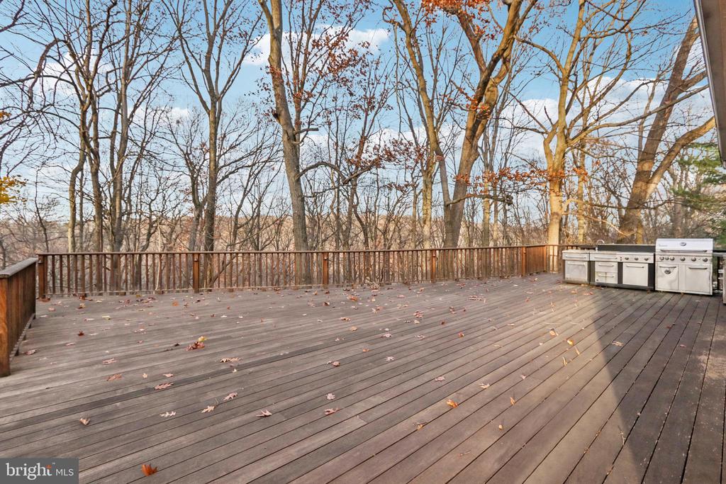 400 HIGHVIEW DRIVE