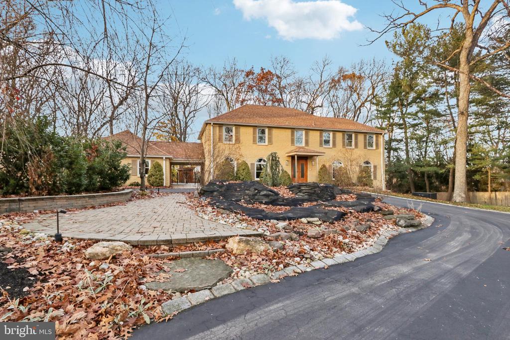400 HIGHVIEW DRIVE