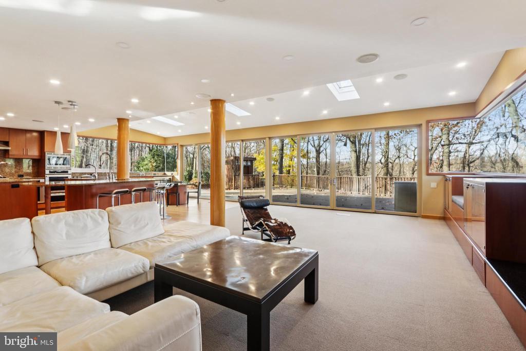 400 HIGHVIEW DRIVE