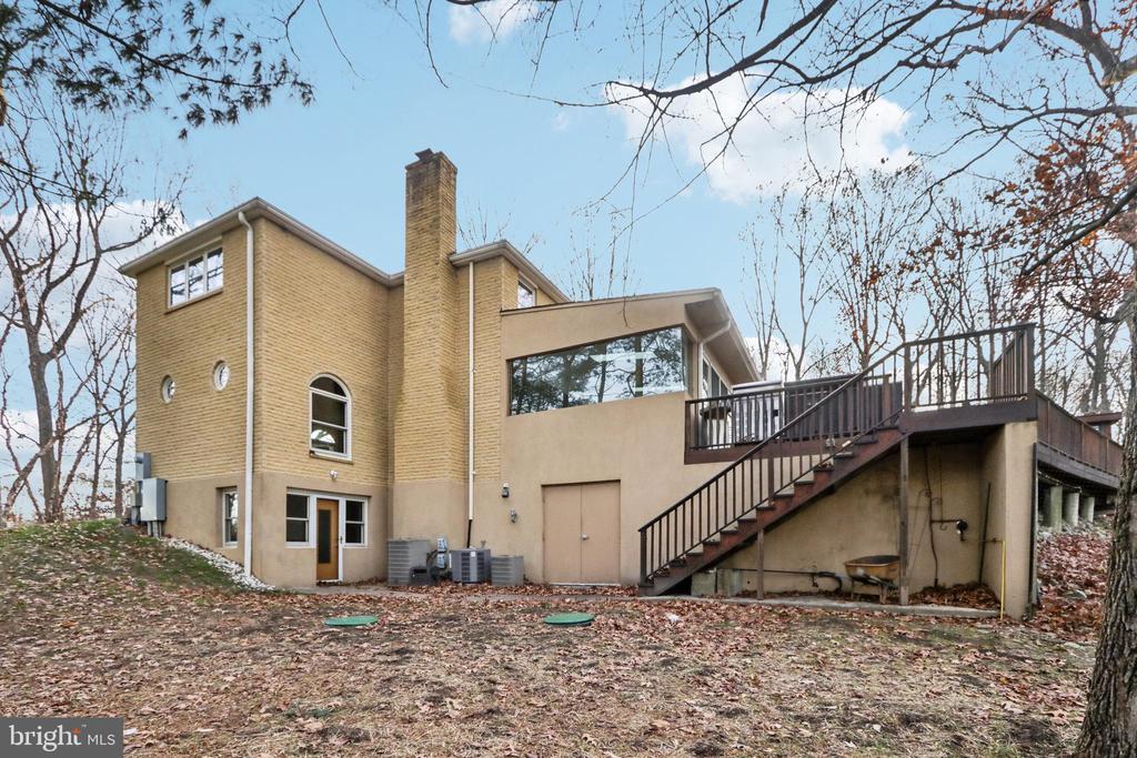 400 HIGHVIEW DRIVE