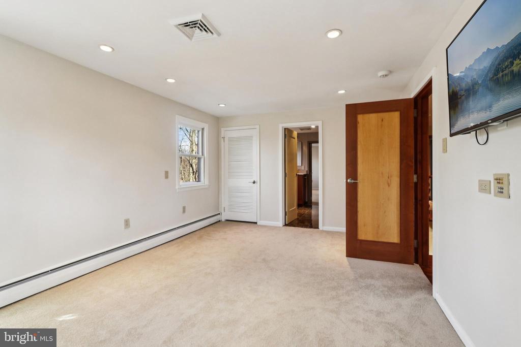 400 HIGHVIEW DRIVE