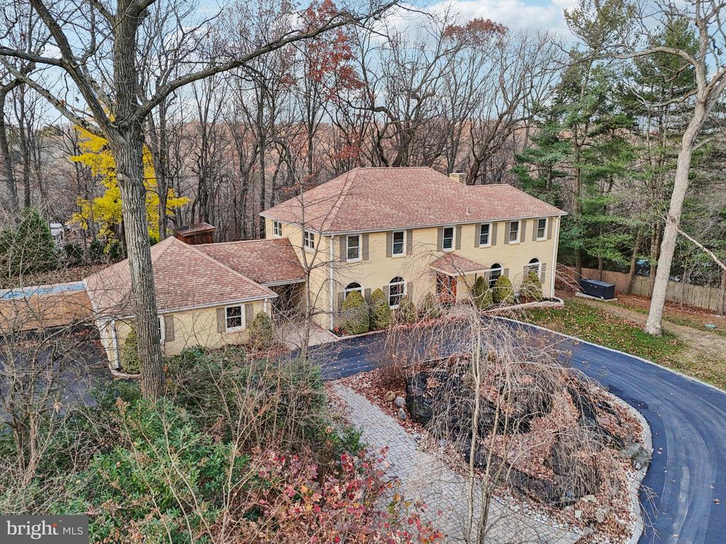 400 HIGHVIEW DRIVE