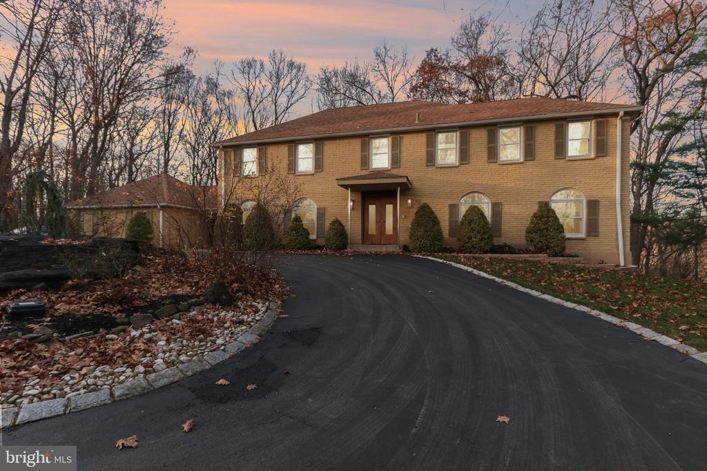 400 HIGHVIEW DRIVE