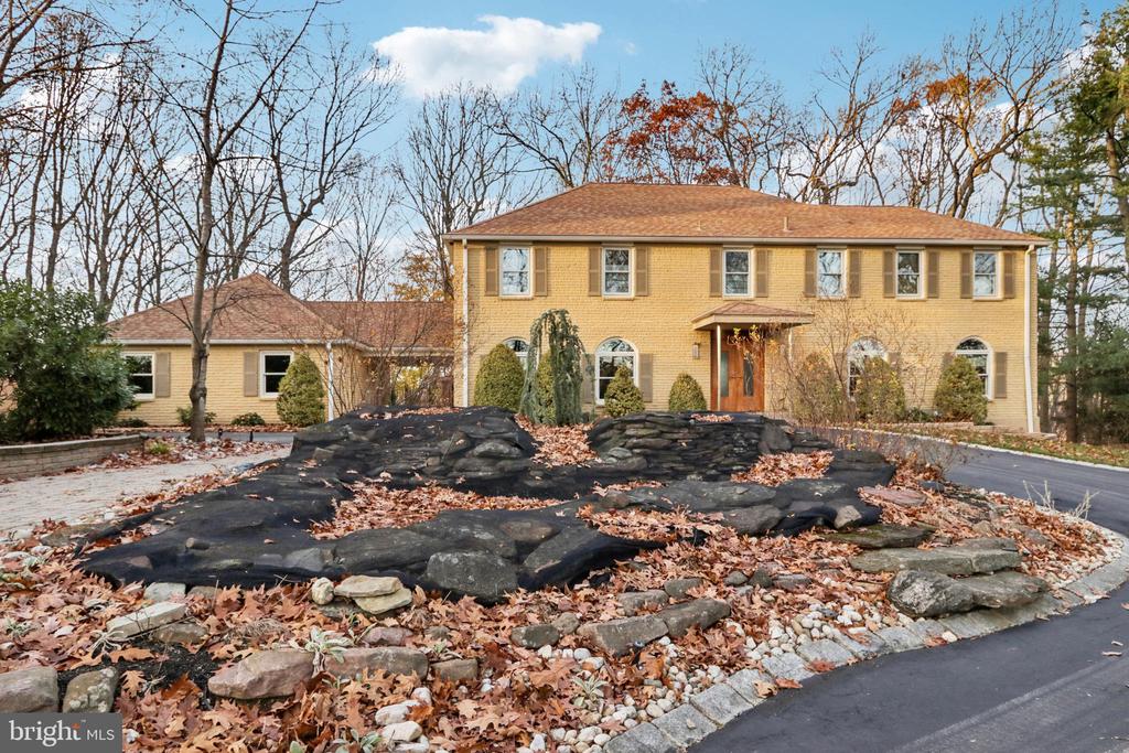 400 HIGHVIEW DRIVE