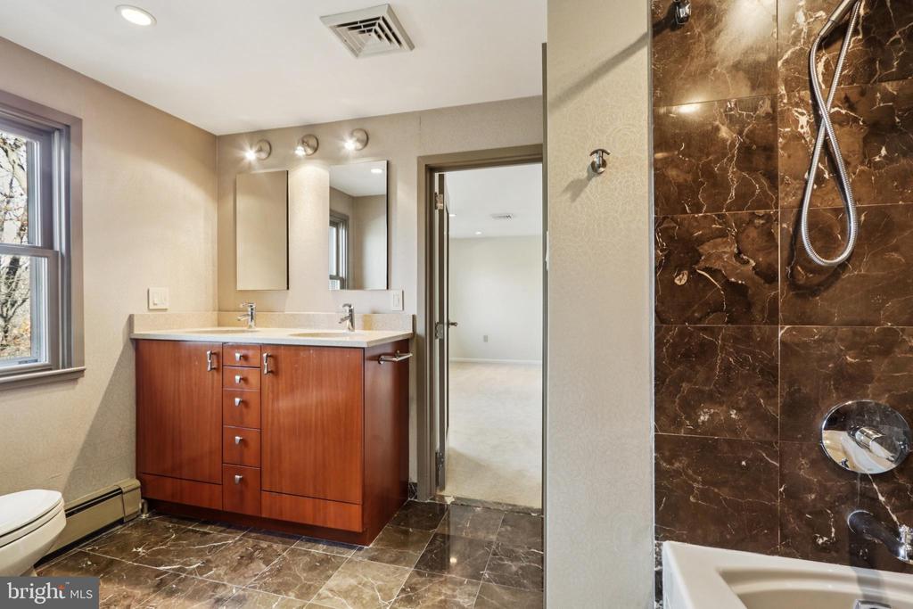 400 HIGHVIEW DRIVE