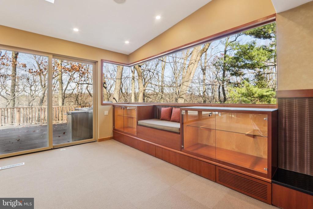 400 HIGHVIEW DRIVE