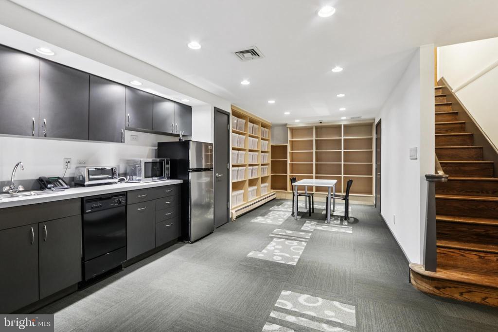 400 HIGHVIEW DRIVE