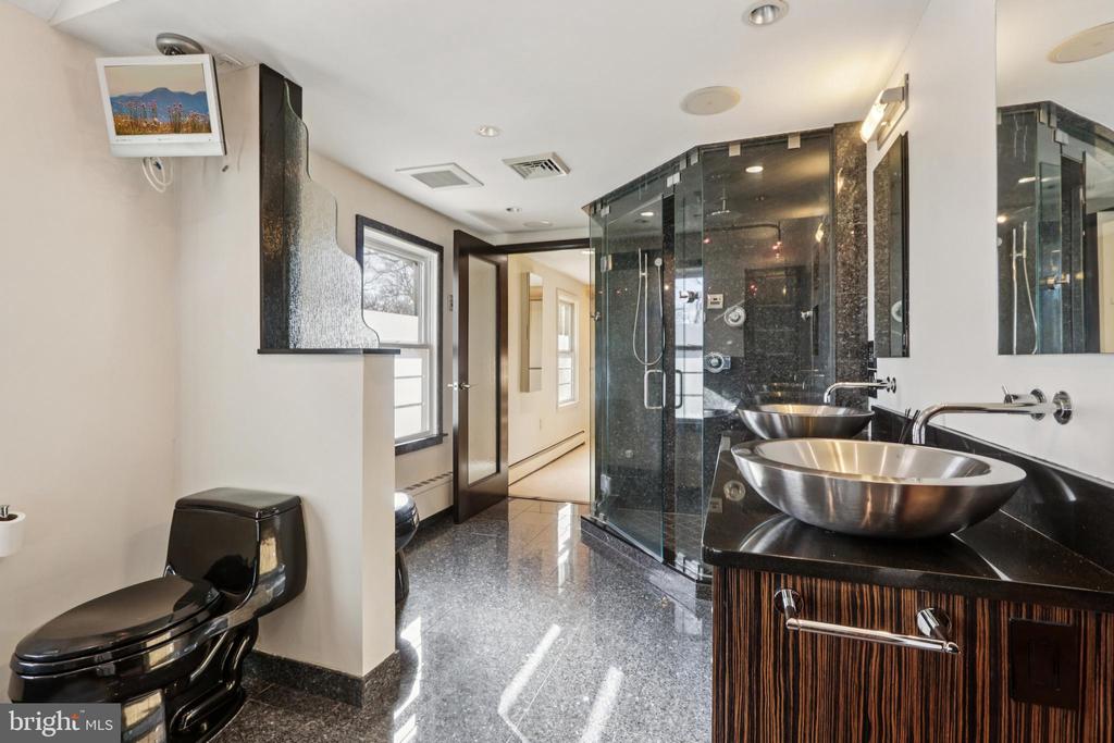 400 HIGHVIEW DRIVE