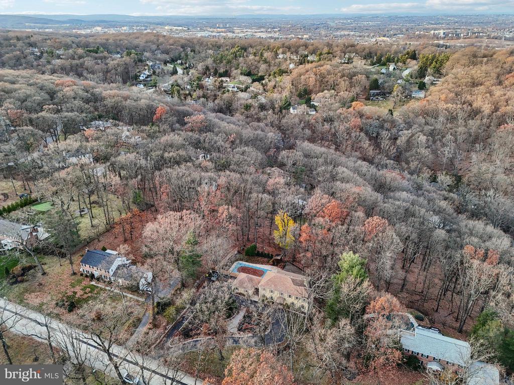 400 HIGHVIEW DRIVE