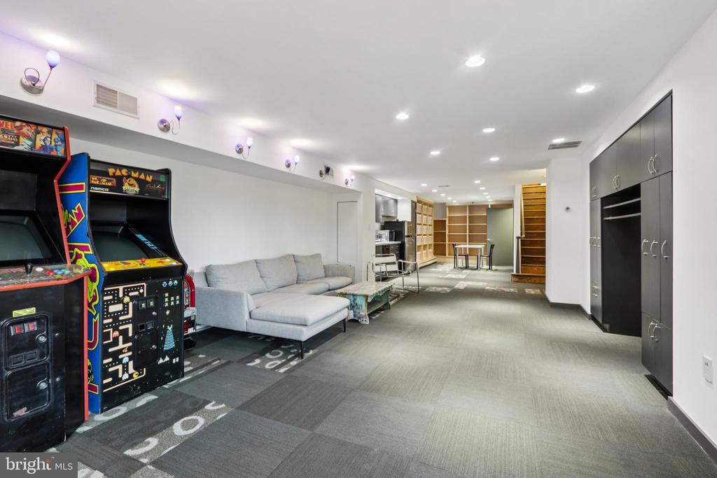 400 HIGHVIEW DRIVE